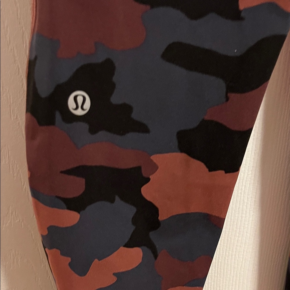 Lululemon swift speed high rise -24 inch -camo Smokey red - Picture 9 of 12